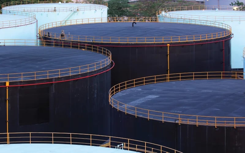 Storage oil tanks in Oil refinery